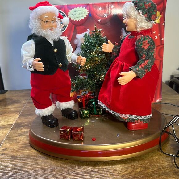 1998 Gemmy Dancing Claus Couple Animated Dancing Singing Santa & Mrs Claus WORKS - Picture 1 of 12